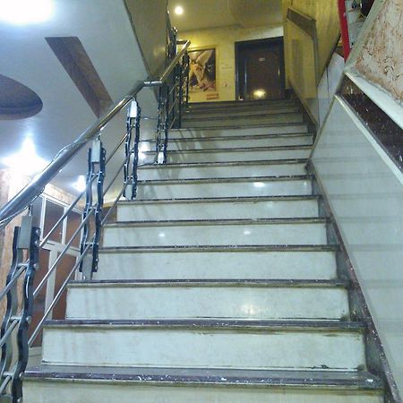 Hotel Hridey Inn Új-Delhi Kültér fotó