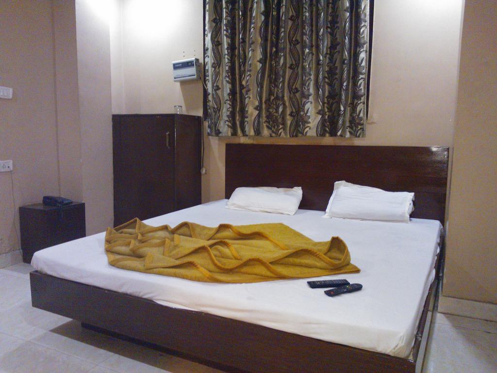 Hotel Hridey Inn Új-Delhi Kültér fotó