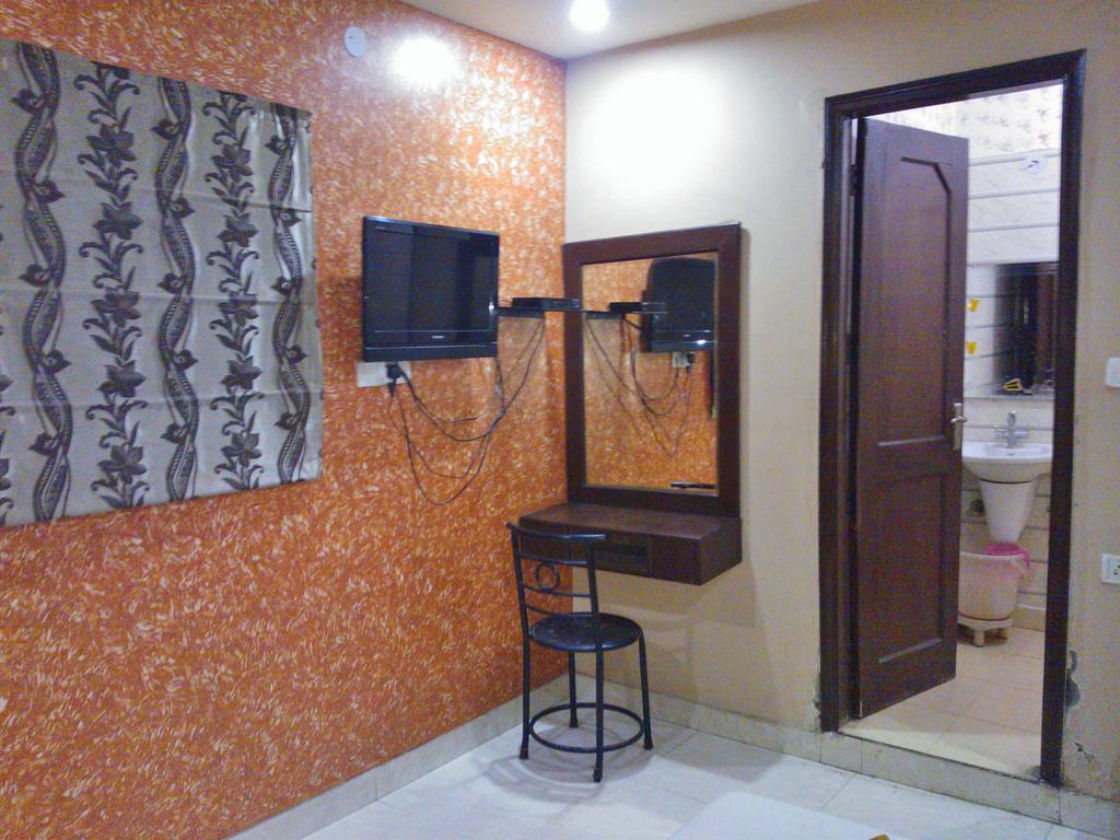 Hotel Hridey Inn Új-Delhi Kültér fotó