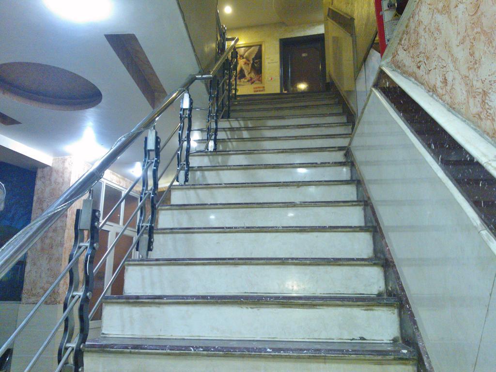 Hotel Hridey Inn Új-Delhi Kültér fotó