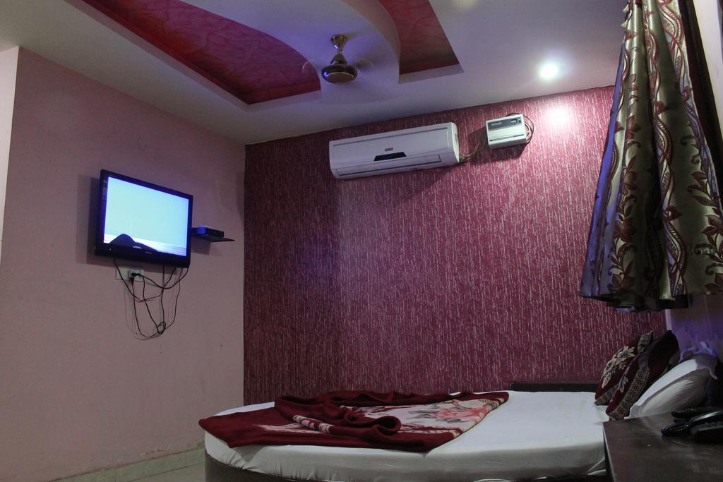 Hotel Hridey Inn Új-Delhi Kültér fotó