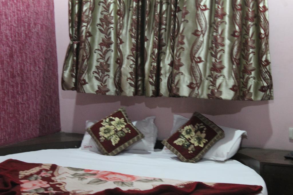 Hotel Hridey Inn Új-Delhi Kültér fotó
