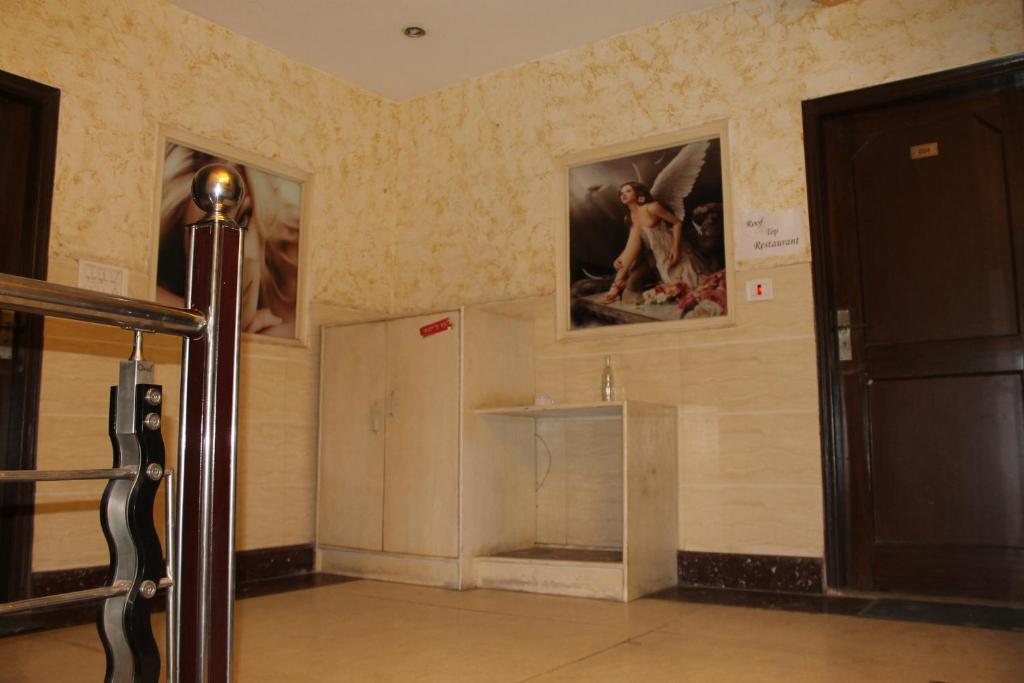 Hotel Hridey Inn Új-Delhi Kültér fotó