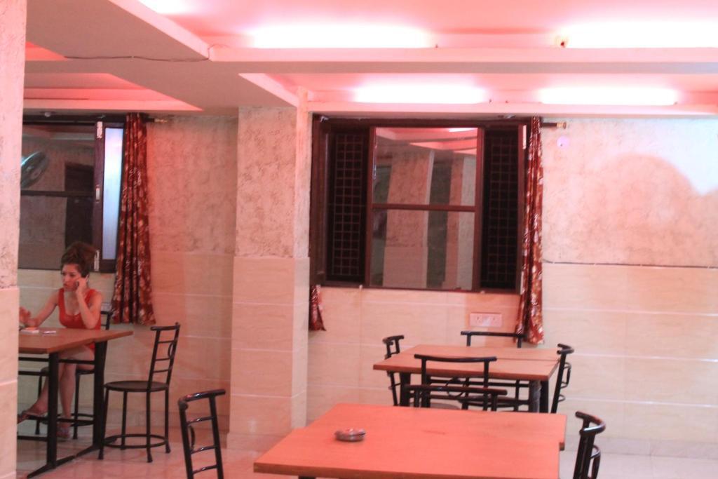 Hotel Hridey Inn Új-Delhi Kültér fotó