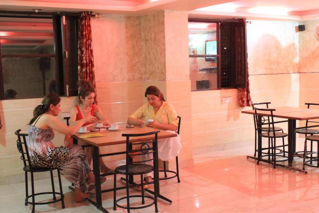Hotel Hridey Inn Új-Delhi Kültér fotó